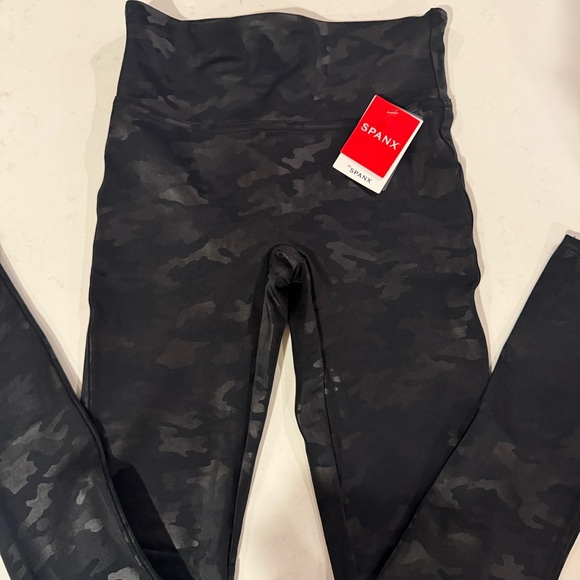 SPANX Camouflage Black Leggings - Picture 7 of 8